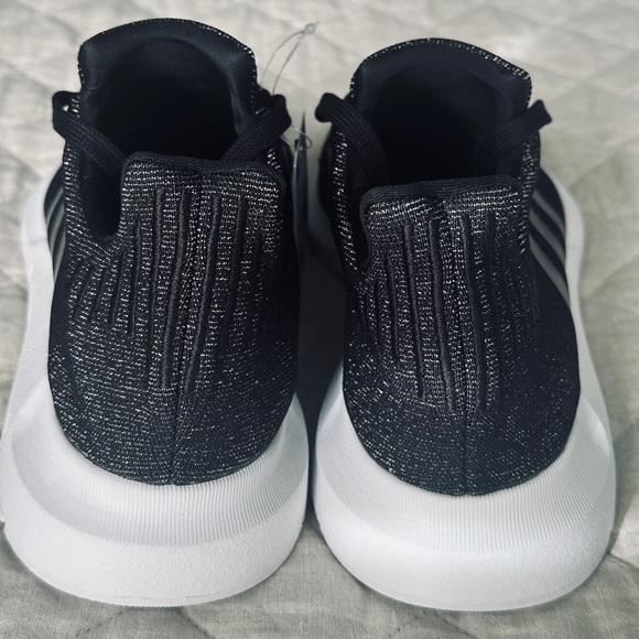 🆕 Adidas Swift Run Sneaker in Core Black with Gold Sparkles. 11M, NWT 🖤🤍///✨ - Picture 5 of 12
